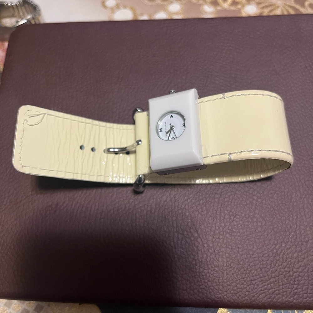 MARC JACOBS WHITE WOMENS WATCH
